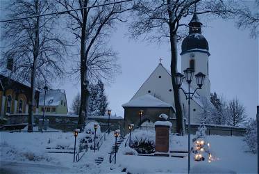 Zugang Kirche im Schnee