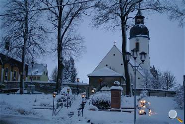 Zugang Kirche im Schnee